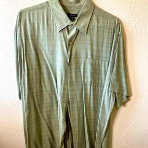 Men’s VanHuesen green short sleeve shirt